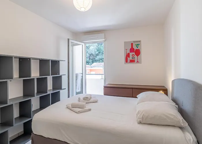 One Bedroom Flat Near Monaco