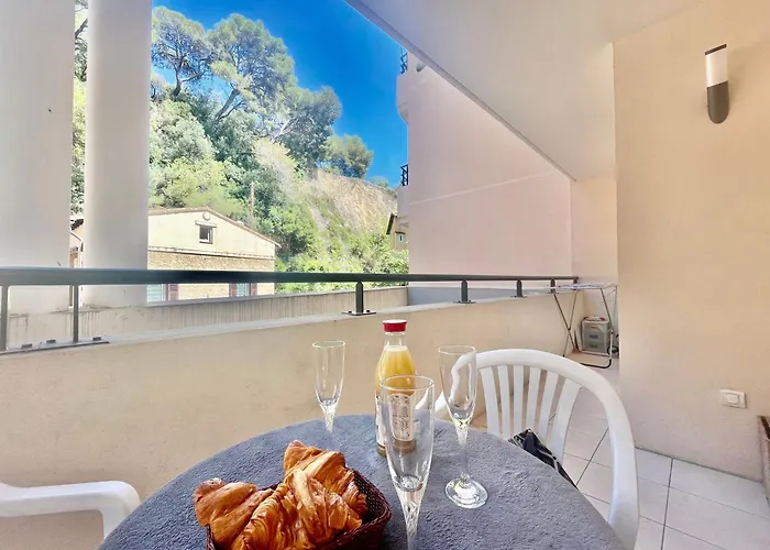 One Bedroom Flat Near Monaco
